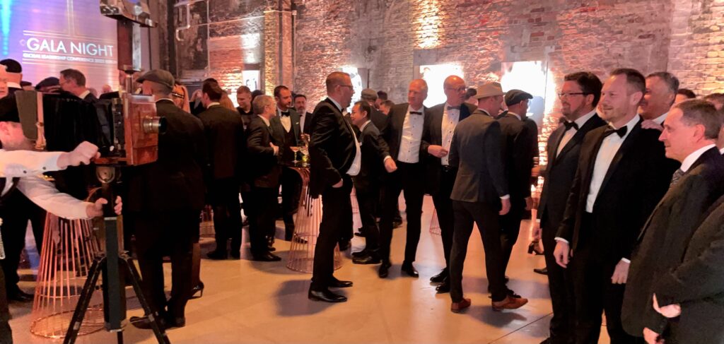 20er Jahre Walking Acts bei einem Business Event